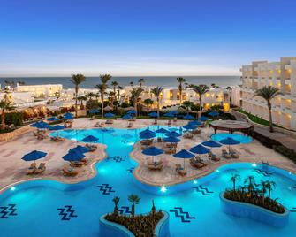 منتجع دبل تري من هيلتون شرم الشيخ - شاركس باي - شرم الشيخ - حوض السباحة