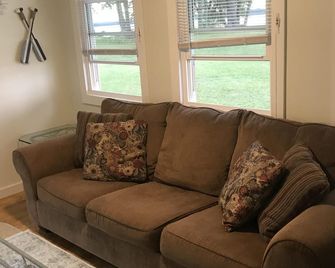 2 Br Cabin - Waterfront Location On St. Lawrence River - Ogdensburg - Sala de estar