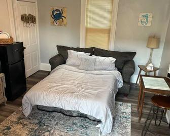 Cozy Unit in Milford, Delaware -Close to DE Turf - Milford - Bedroom