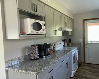 3-Bedroom Family Friendly House in Lava Hot Springs Close to Everything, WiFi - Lava Hot Springs - Kitchen