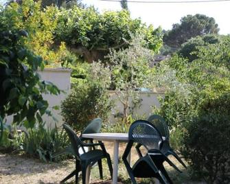 Le Jardin De Ze - Fontaine-de-vaucluse - Patio
