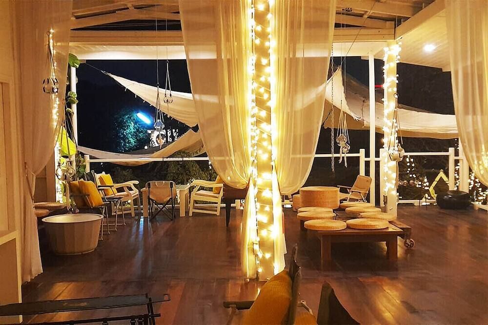 To The Moon Guesthouse - Chiang Mai