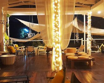 To The Moon Guesthouse - Chiang Mai