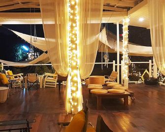 To The Moon Guesthouse - Chiang Mai