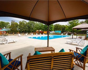 Deer Run Cabin - Private Hot tub, Loft / Game Room, 1 Mile to Thunder Ridge - Ridgedale - Pool