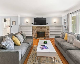 Welcoming 3-bedroom house in the heart of Omaha - Omaha - Salon