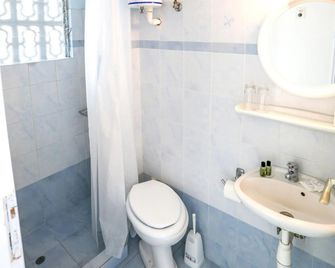 Hotel Karyatides - Agia Marina