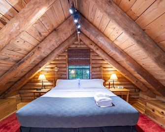 River Moss Cottage - 3BR Log Cabin On the Toccoa River - Suches - Bedroom