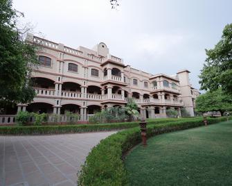 Mvt Guesthouse & Restaurant - Vrindavan - Edificio
