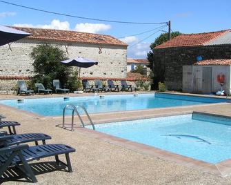 Gemini, Les Constellations Gite Complex - Essouvert - Piscina
