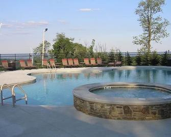 Pool rules at www.Southwindatlaketahoe.com - Champion - Piscina