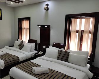 Hotel Krishna JI - Haridwar - Phòng ngủ