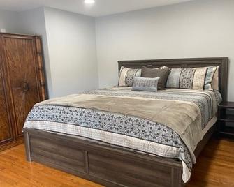 Windham- Newly Renovated 4 Br Home - Hensonville - Bedroom