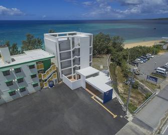 Hotel & Restaurant On the Beach Lue - Motobu - Κτίριο