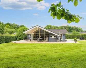 8 person holiday home in Aabenraa - Åbenrå - Edifício