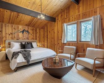 The Matterhorn I Hottub I Ping Pong I Chalk Wall - Fairmont Hot Springs - Bedroom