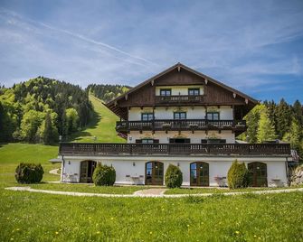 Berghotel Sonnenbichl Bad Wiessee - Bad Wiessee - Building