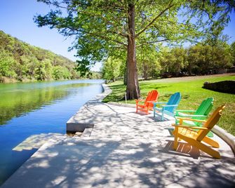 Cypress Flats- summers at the lake, fireflies in a jar, cricket serenades-CHECK - Kerrville - Patio