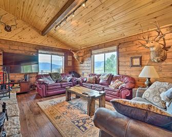 Sprawling Mountain-View Cabin 5 Mi to Mesa Verde - Mancos - Sala de estar