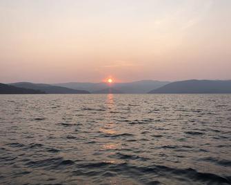 Off the Beaten Path: Cottage for families and fisherman. - Salem