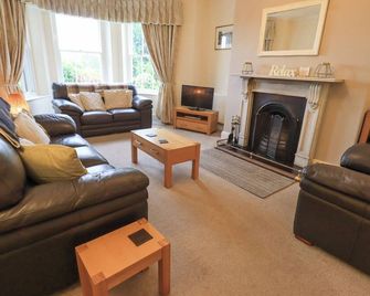 The Writing Room, Pet Friendly, With Open Fire In Hawkshead - Hawkshead - Living room