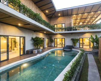 長谷夢想開放式公寓別墅飯店 - 科洛布坎 - 游泳池