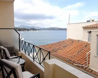 The Manessi City Boutique Hotel - Póros - Balcon