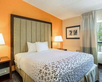 Fairmount Inn & Suites - Stroudsburg, Poconos - Delaware Water Gap - Bedroom