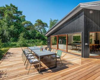 Nice home in Nexø with sauna - Snogebaek - Patio