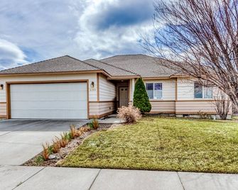 Redmond Retreat - Redmond - Building