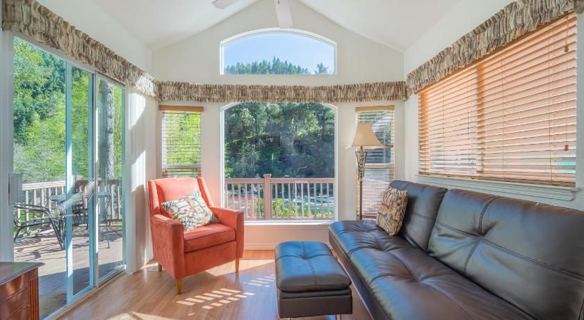 Strawhouse Resorts