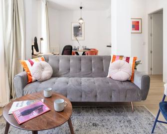 Aparmtent With Office In Almagro, Chamberí - Madrid - Sala de estar