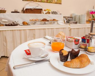 Le Cheminée Business Hotel Napoli - Napoli - Prasmanan