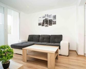 Nice Flat In City - Košice - Living room