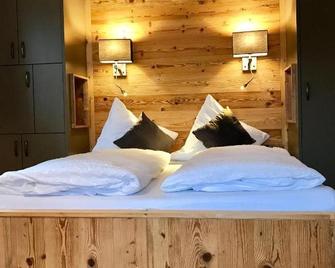 Gästehaus Edlhuber - Mittenwald - Makuuhuone