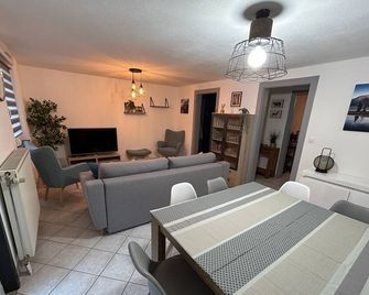 Appartement de Camargaux 70m2 secteur très calme - La Bresse - Dining room