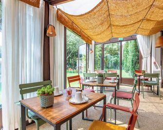 Logis Hôtel La Bastide De Grignan & Restaurant La Chênaie - Grignan - Ресторан