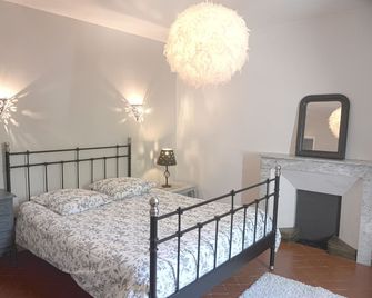Provencal farmhouse renovated with taste, simplicity and comfort with its large pool - Pernes-les-Fontaines - Slaapkamer