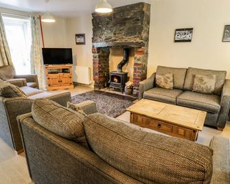 Halford Hill, Pet Friendly, With Open Fire In Llanberis - Llanberis - Living room