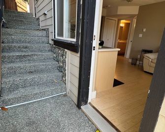private access independent suite near Departure Bay Ferry Terminal - Nanaimo - Escadas