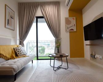 Kl The Showroom Family Suite - Self-Check/In, Mrt Station, Free Parking - Kuala Lumpur - Living room