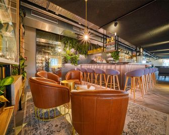 Vienna House Easy By Wyndham Augsburg - Augsburg - Bar