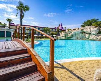 Gardaland Magic Hotel - Castelnuovo del Garda - Svømmebasseng