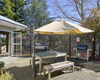Turangi Leisure Lodge - Turangi - Patio