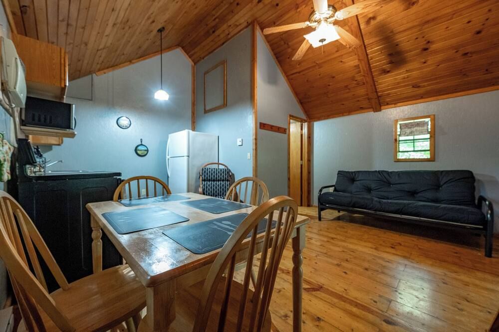 Quiet Country Cabin • Near Trails & State Parks