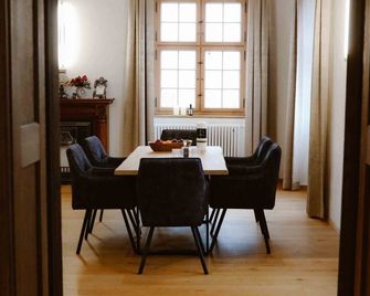 Luxurious Castle Retreat in Austria Little Versailles with Nearby Spas - Ried im Innkreis - Dining room