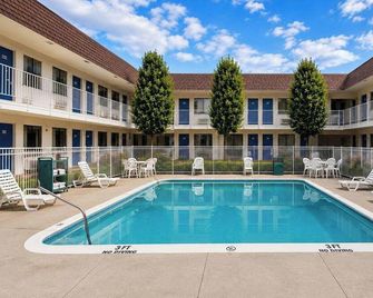 Studio 6 Suites Yreka Ca - Yreka - Zwembad