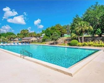 Beautiful cottage near Lake Louisa & mins from Disney, Vehicle Rental Available - Clermont - Pool