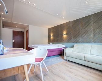 Hotel Lamm - Ostfildern - Bedroom