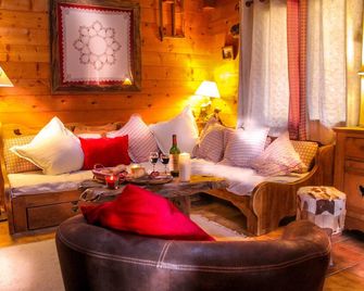 Charming lux chalet, views comfort escape, Samoens Valley, peaceful log fire - Mieussy - Salon